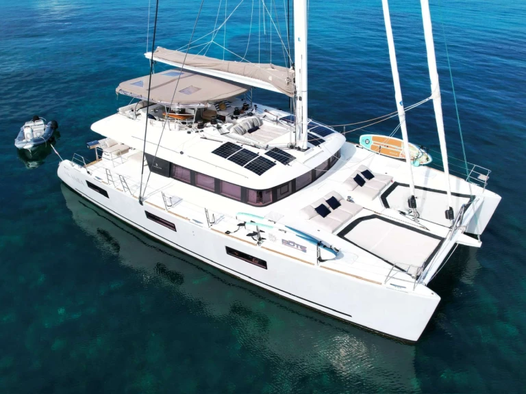Bareboat Rental Luxury Yacht Lagoon with a boat licence