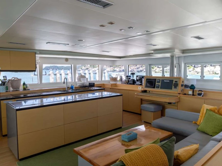 Yacht charter British Virgin Islands (BVI) cheap HUNTRESS