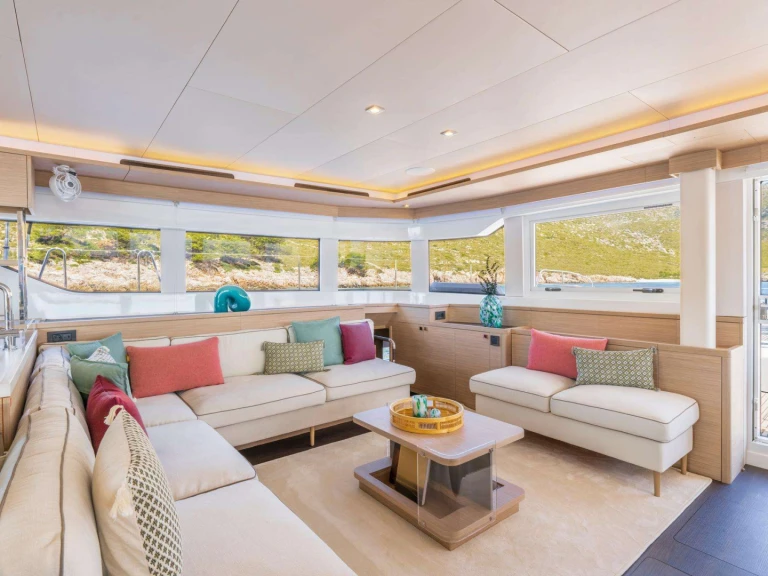 Bareboat Rental Luxury Yacht Lagoon with a boat licence