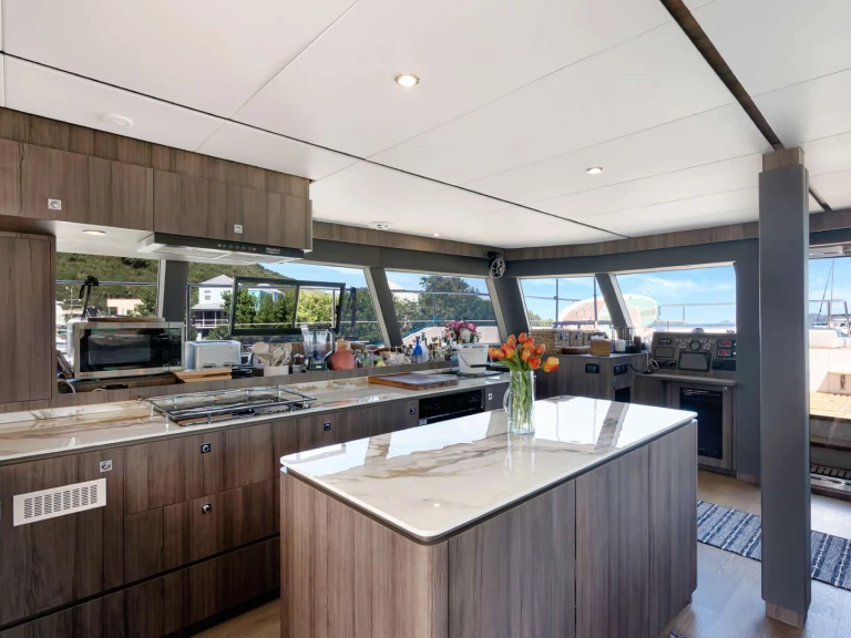 Bareboat Rental Luxury Yacht HeySea with a boat licence