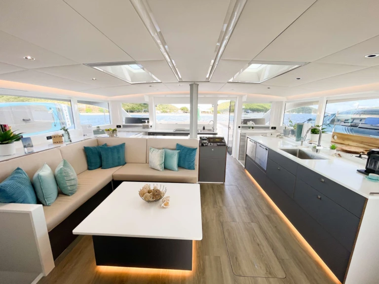 Luxury Yacht rental in British Virgin Islands (BVI) - Voyage SEVEN