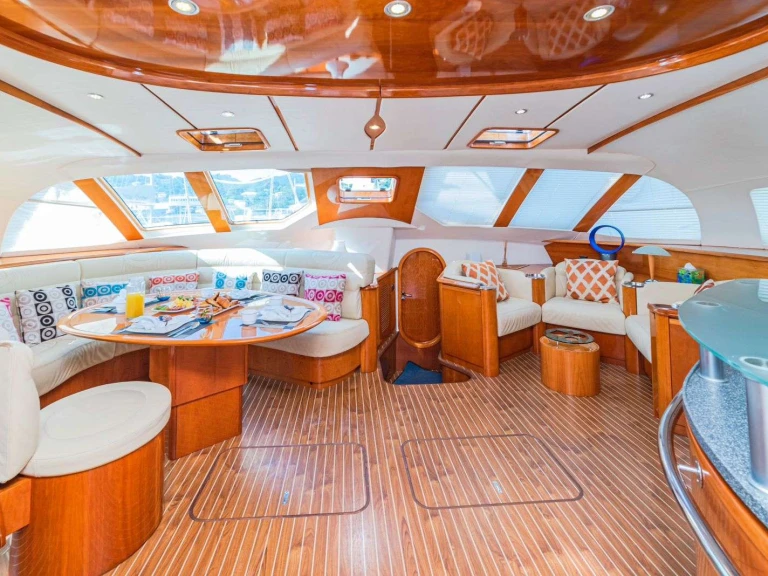 Luxury Yacht for rent Rodney Bay at the best price