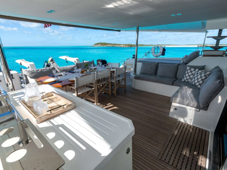 Boat rental Fountaine Pajot WIND CHASER I in Bahamas on Samboat