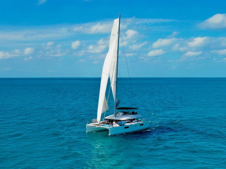 Luxury Yacht rental with or without captain Lagoon Nassau