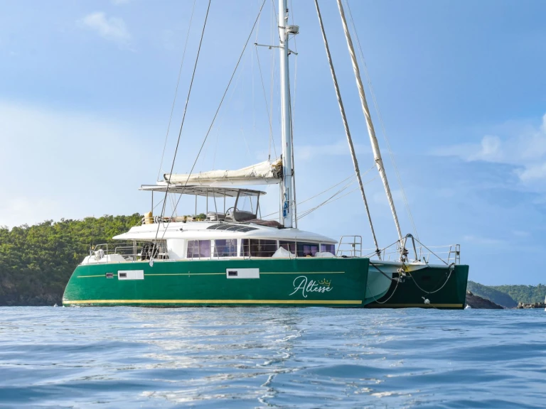 Bareboat Rental Luxury Yacht Lagoon with a boat licence