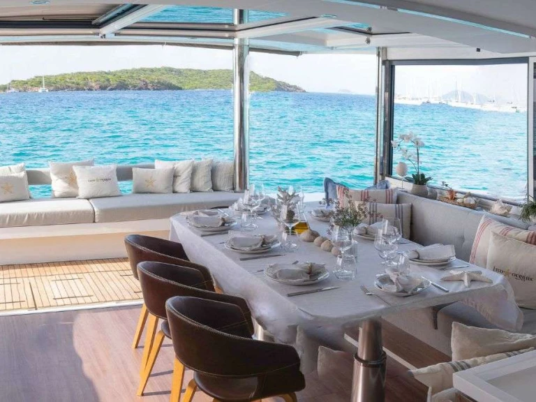 Bareboat Rental Luxury Yacht Bali with a boat licence