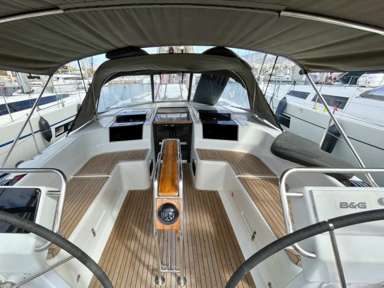 Sailboat for rent Alimos at the best price