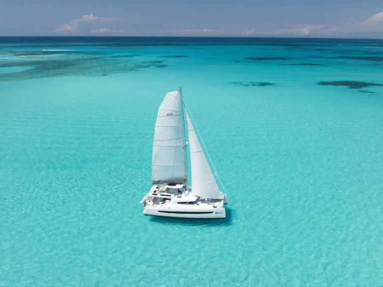 Luxury Yacht for rent Nassau at the best price