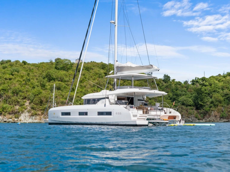 Bareboat Rental Luxury Yacht Lagoon with a boat licence
