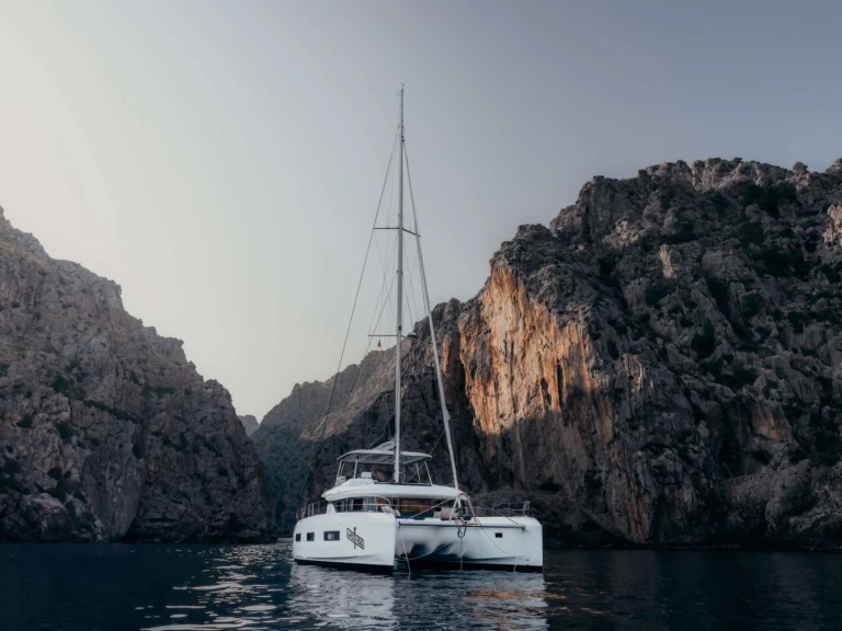 Yacht charter Athens cheap ALMOSTA ROAD