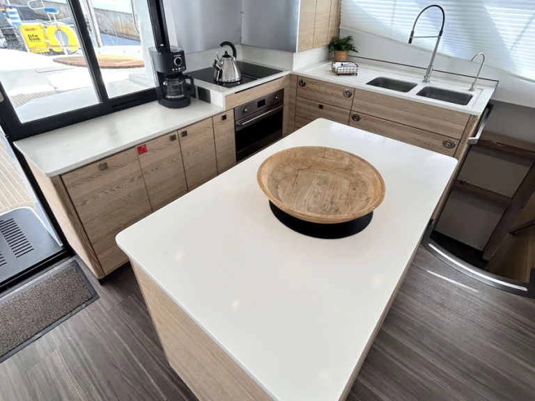 Luxury Yacht rental in Freeport - Xquisite Yachts SV Valhalla