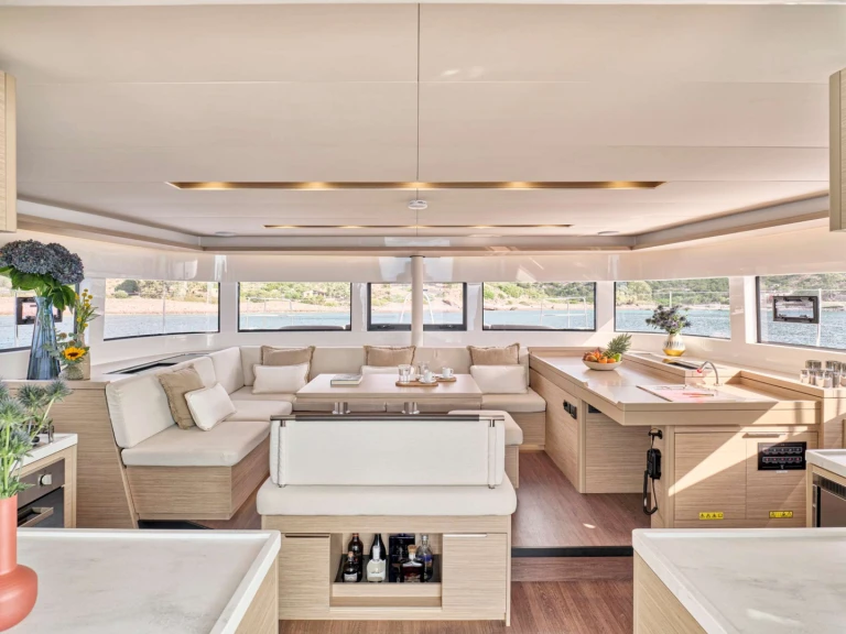 Yacht charter Athens cheap EFKRATI