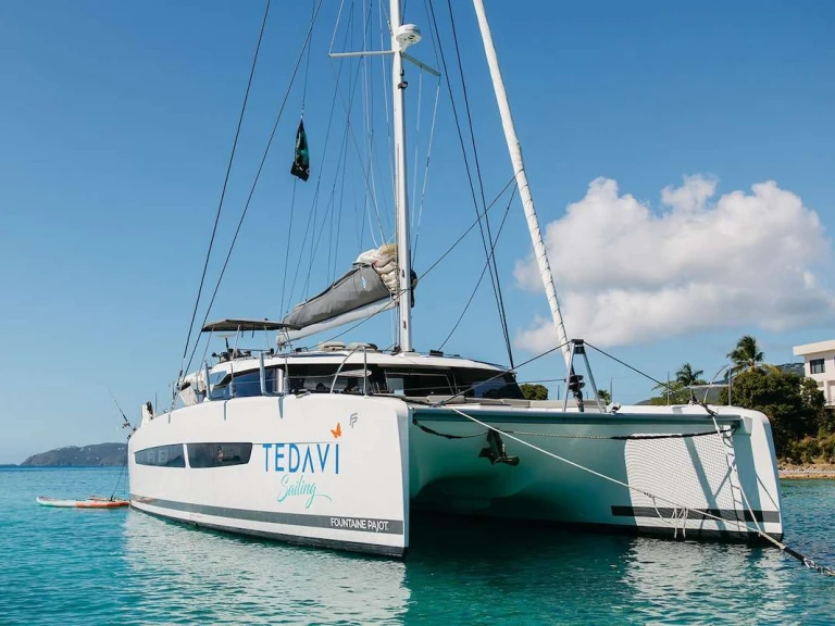 Bareboat Rental Luxury Yacht Fountaine Pajot with a boat licence