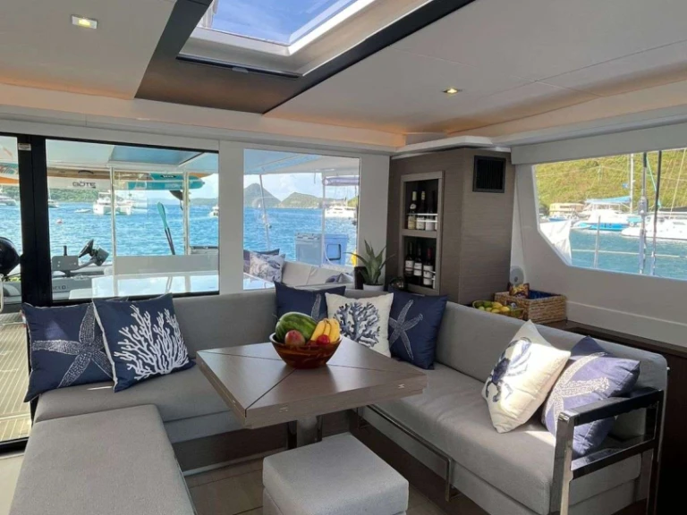 Bareboat Rental Luxury Yacht Leopard with a boat licence