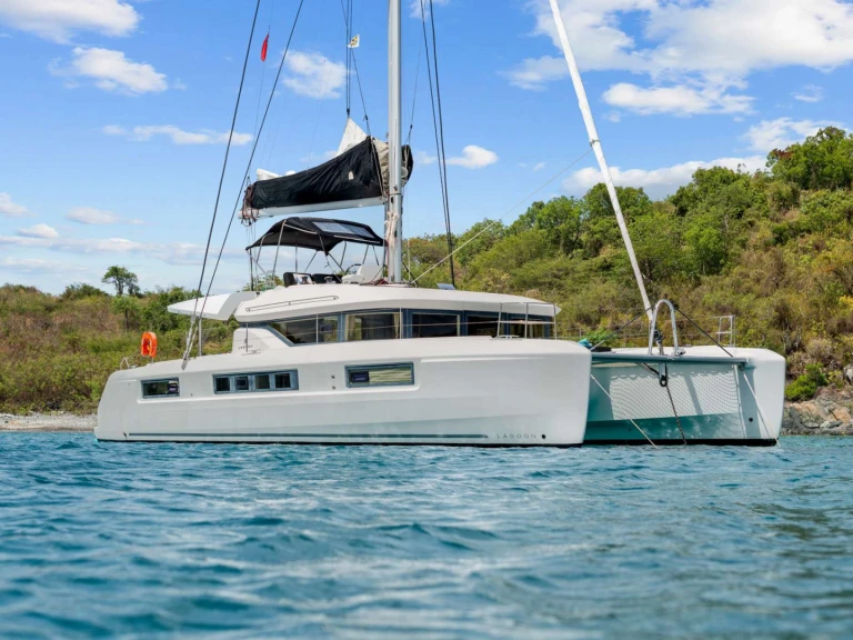 Bareboat Rental Luxury Yacht Lagoon with a boat licence