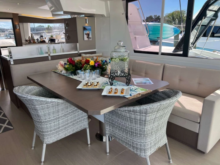 Luxury Yacht rental with or without captain Bali Bahamas