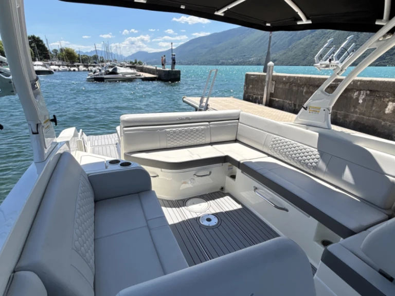 Sea Ray Sea Ray SDX 270 in Le Bourget-du-Lac on SamBoat