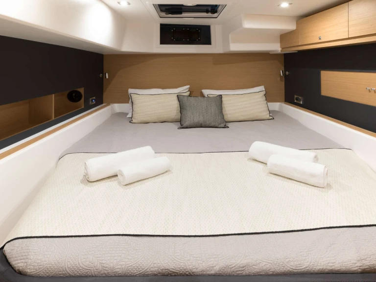 Luxury Yacht for rent Préveza at the best price