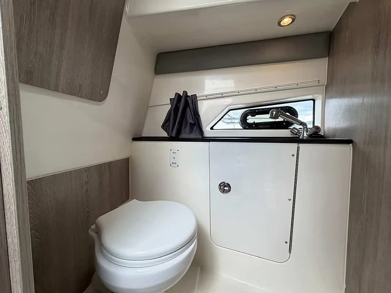 Bareboat Rental Motorboat Quicksilver with a boat licence