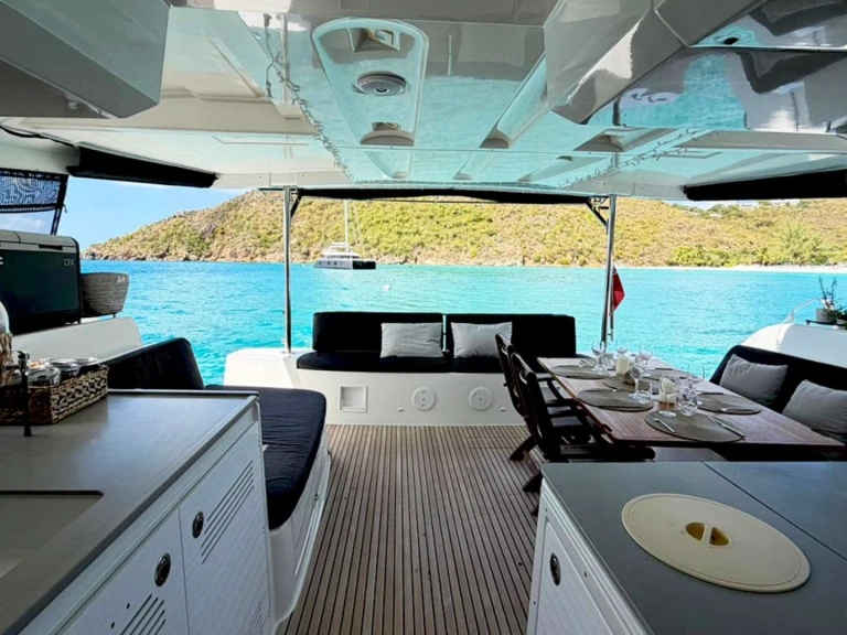 Bareboat Rental Luxury Yacht Lagoon with a boat licence