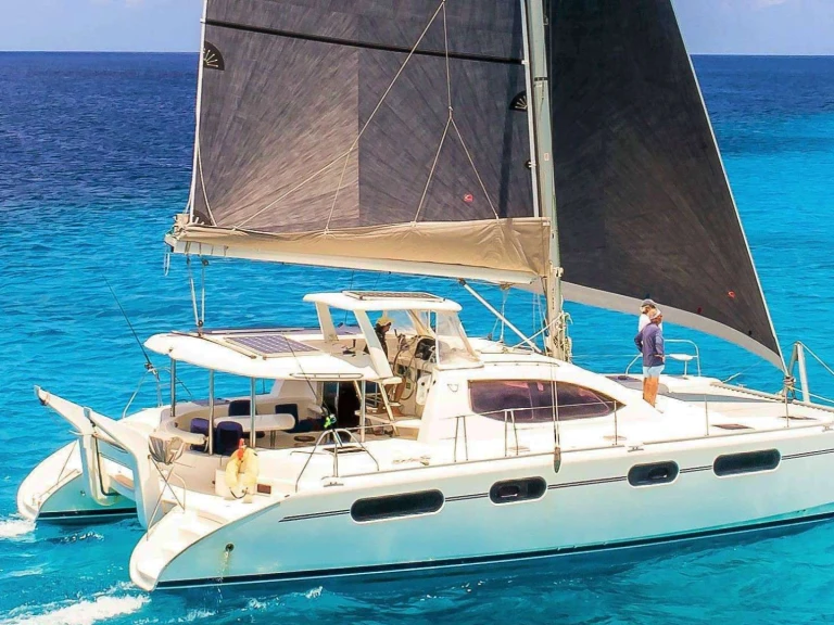 Luxury Yacht rental with or without captain Leopard Marathon
