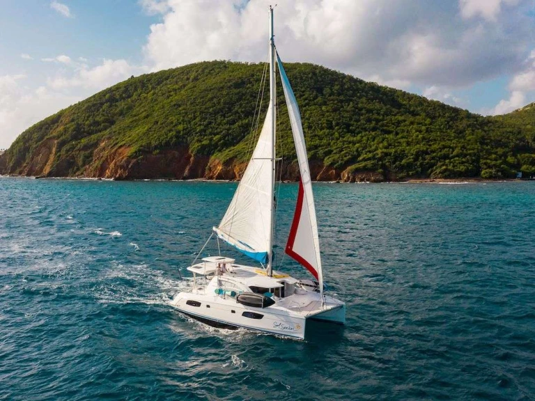 Bareboat Rental Luxury Yacht Leopard with a boat licence