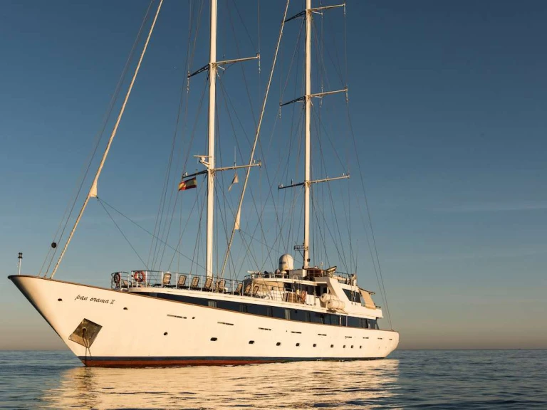 Luxury Yacht rental with or without captain Custom Papeete
