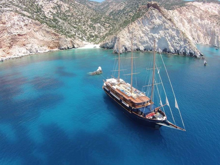 Luxury Yacht for rent Athens at the best price