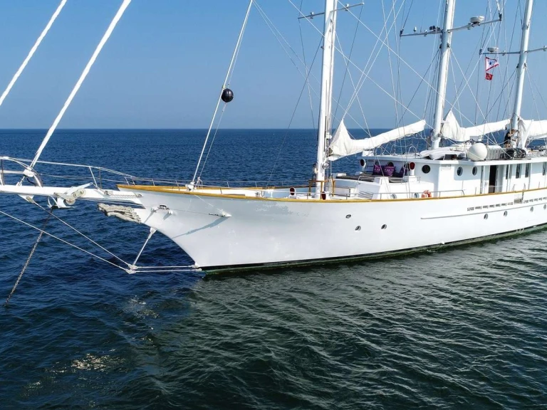 Palmer Johnson Arabella charter bareboat or captained in  Jersey City