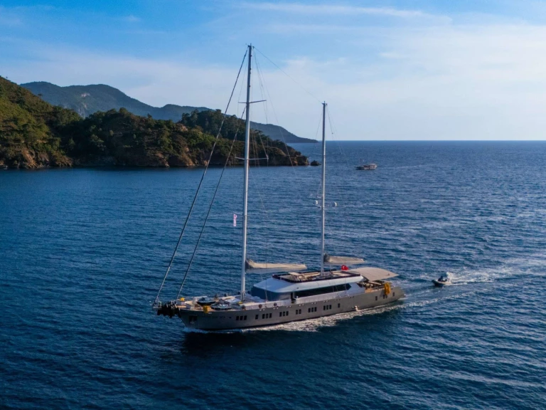 Bareboat Rental Luxury Yacht Custom with a boat licence