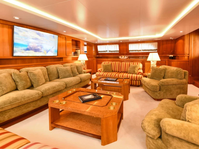 Luxury Yacht for rent Naples at the best price