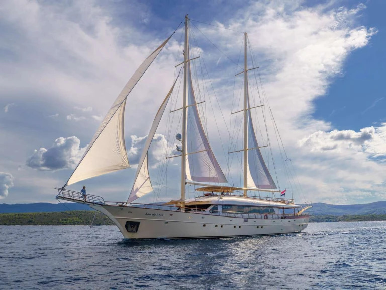 Luxury Yacht for rent Split at the best price