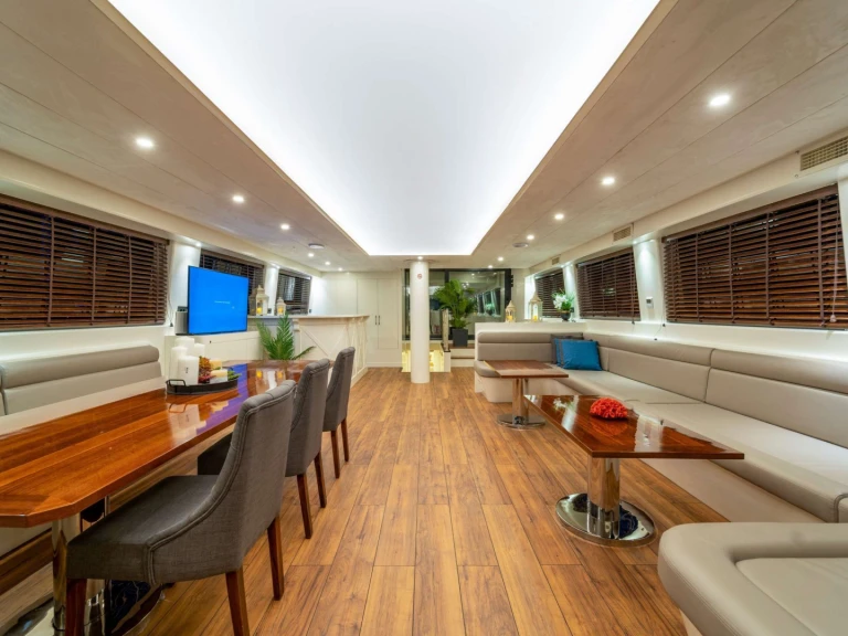 Bareboat Rental Luxury Yacht Custom with a boat licence