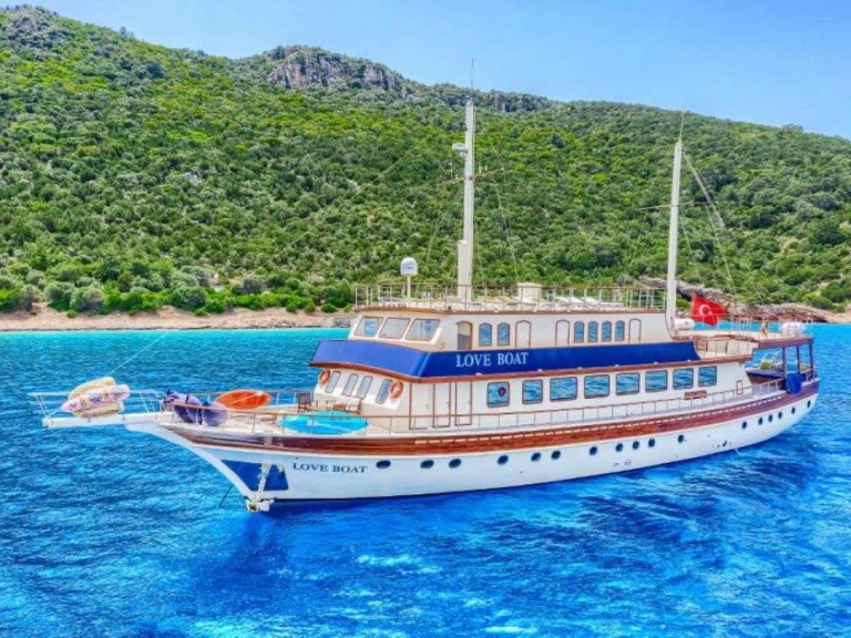Luxury Yacht for rent Bodrum at the best price