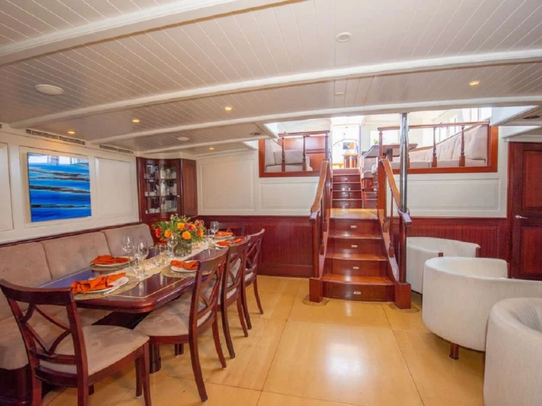 Holland  AURELIUS  in  Mediterranean Sea on SamBoat
