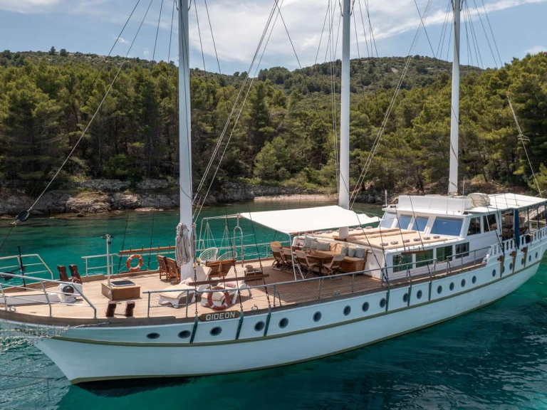 Boat rental Custom Gideon in Split on Samboat