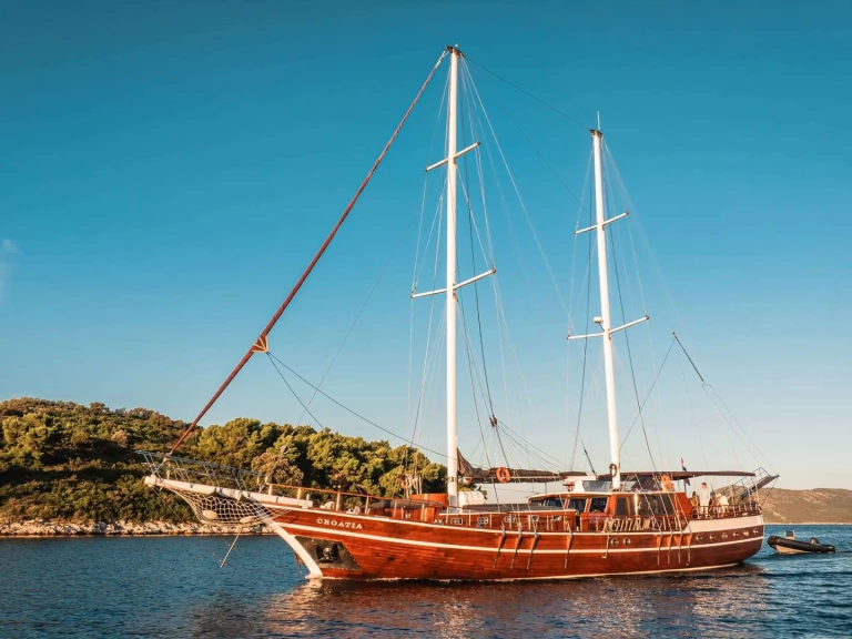 Luxury Yacht rental in Croatia - Custom Croatia