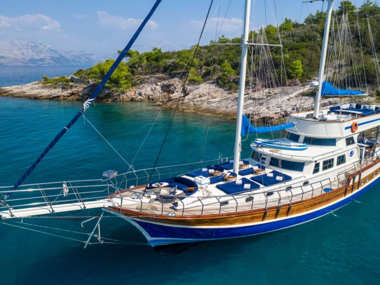 Luxury Yacht for rent Split at the best price