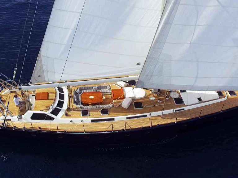 Bareboat Rental Luxury Yacht Brooke Marin with a boat licence