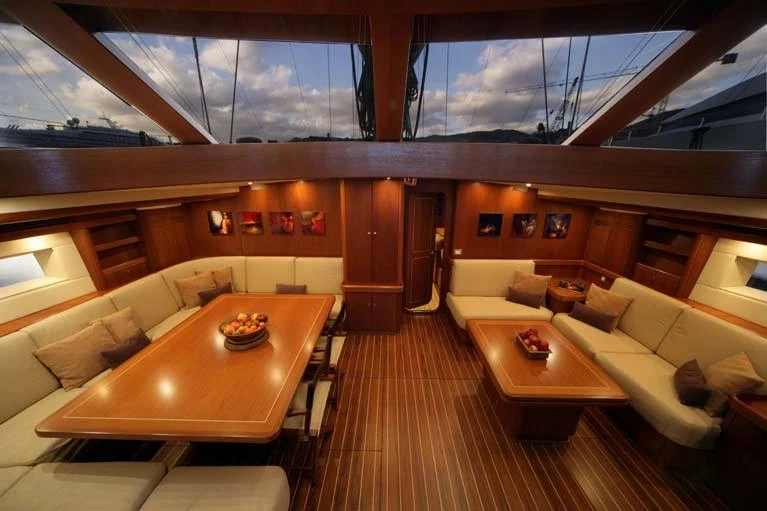Bareboat Rental Luxury Yacht Southern Wind with a boat licence