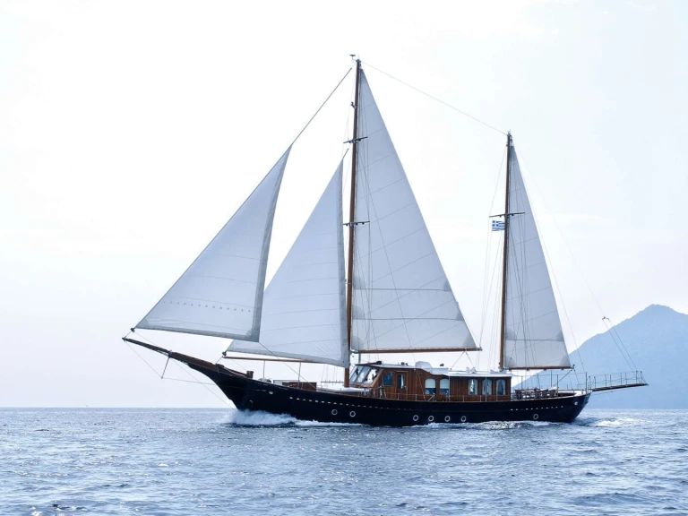 Luxury Yacht for rent Greece at the best price
