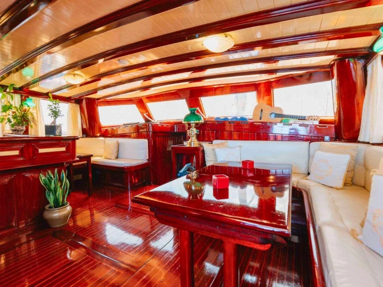 Yacht charter Athens cheap ERATO