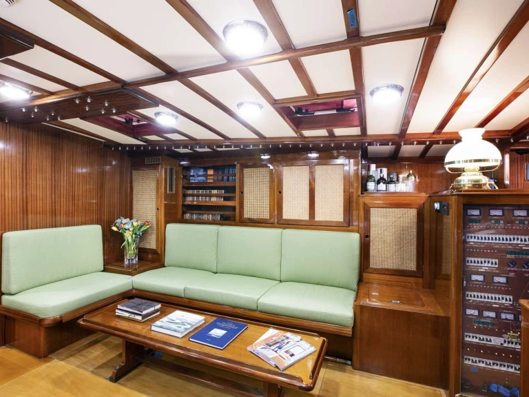 Bareboat Rental Luxury Yacht Sangermani with a boat licence