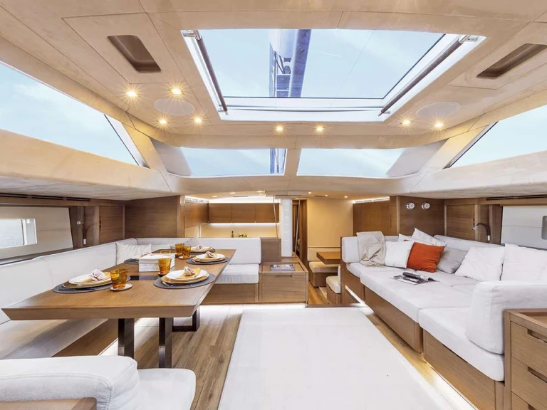 Rent a Advanced Yachts Jikan Portisco