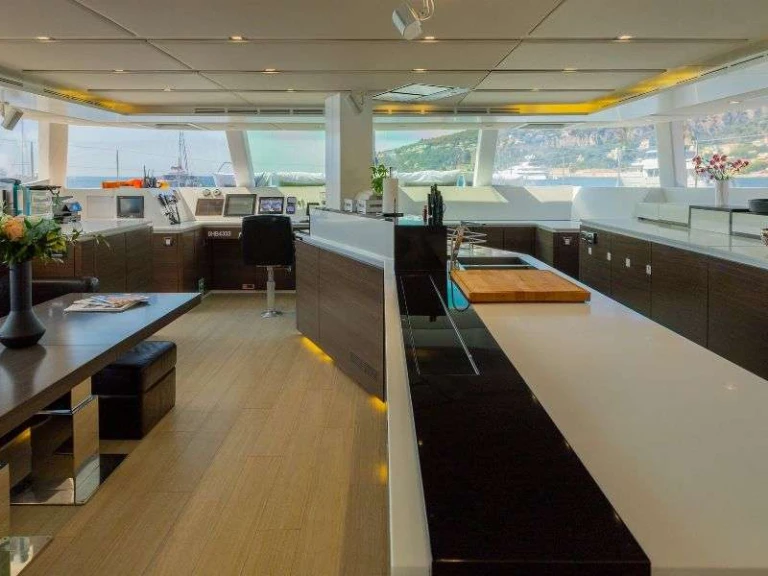 Bareboat Rental Luxury Yacht Sunreef with a boat licence