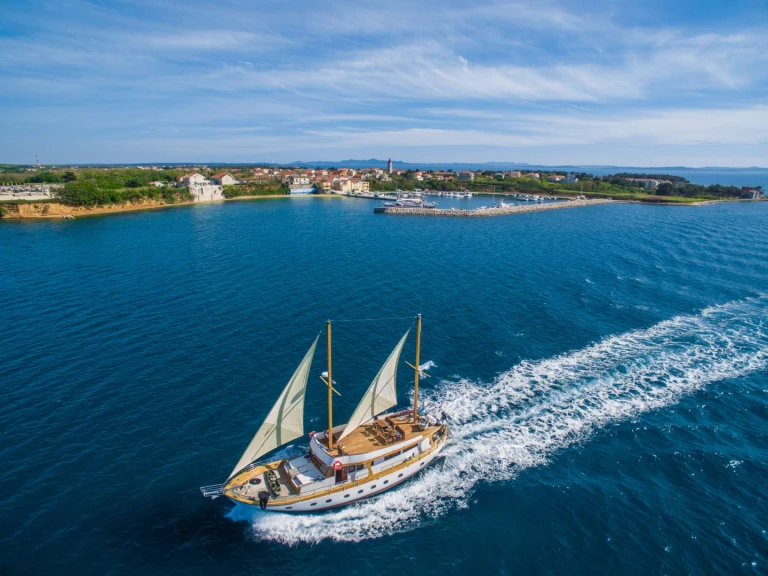 Luxury Yacht rental with or without captain Custom Zadar