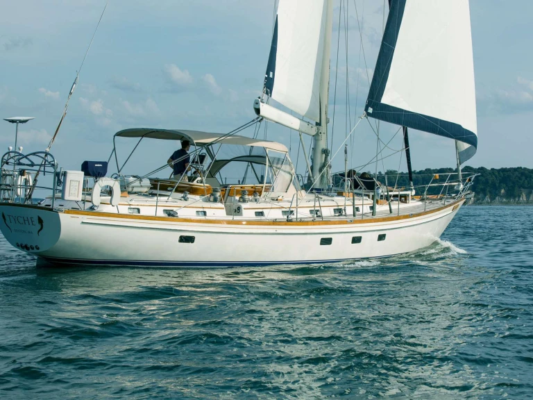 Bareboat Rental Luxury Yacht Little Harbor with a boat licence