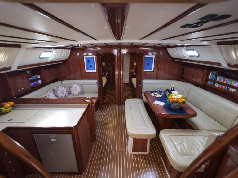 Ocean Yachts MYTHOS in Athens on SamBoat