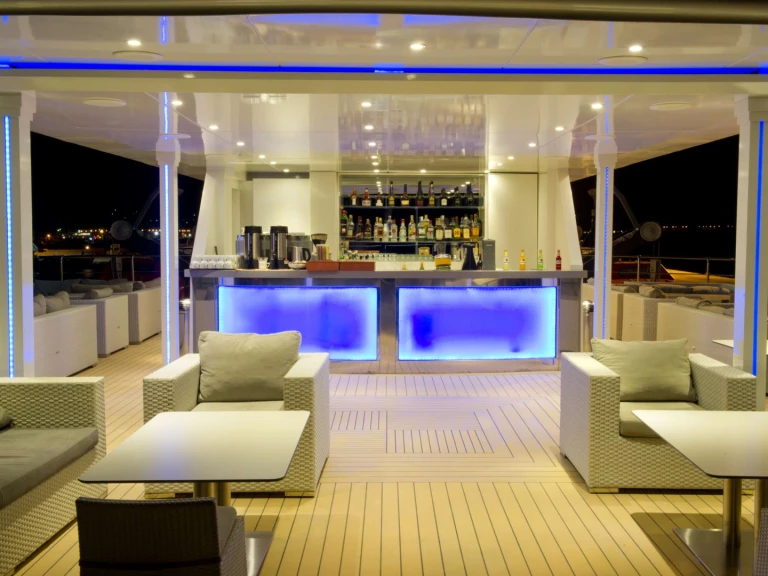 Custom Variety Voyager in Naples on SamBoat