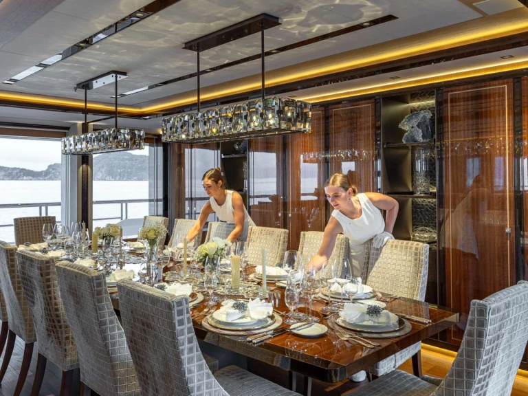 Bareboat Rental Luxury Yacht Hakvoort with a boat licence
